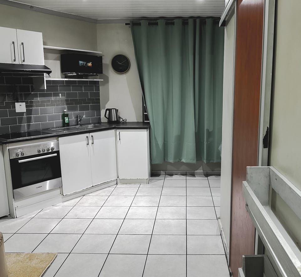 2 Sir Galahad Flatlet 4 Apartment in Cape Town