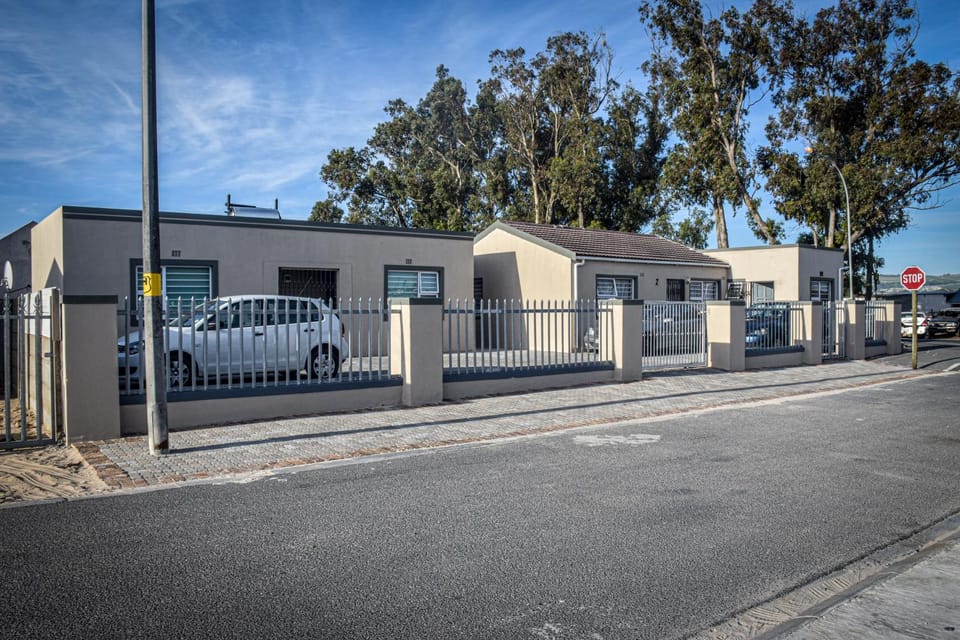 2 Sir Galahad Flatlet 4 Apartment in Cape Town