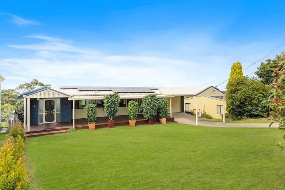 Bay Cottage Sleeps 14 with Panoramic water views House in Batemans Bay