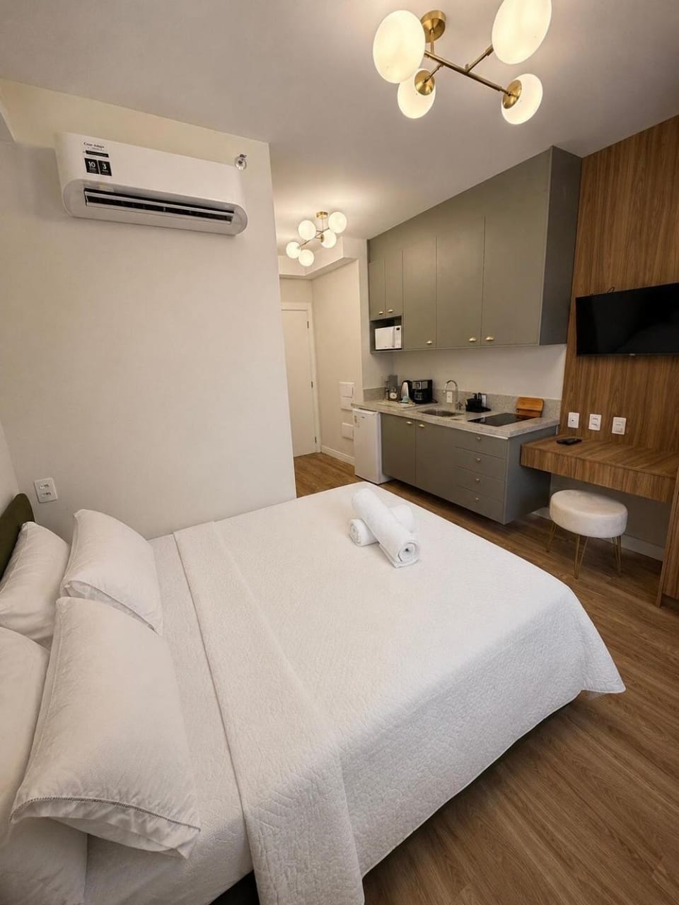 Studio com varanda, ao lado do metrô Tatuapé Apartment in Sao Paulo City