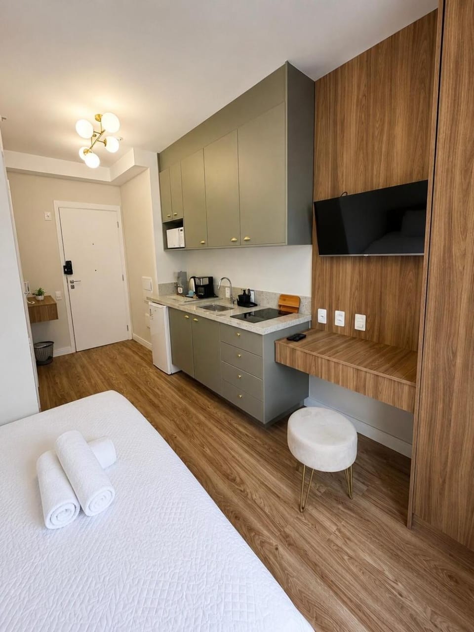 Studio com varanda, ao lado do metrô Tatuapé Apartment in Sao Paulo City