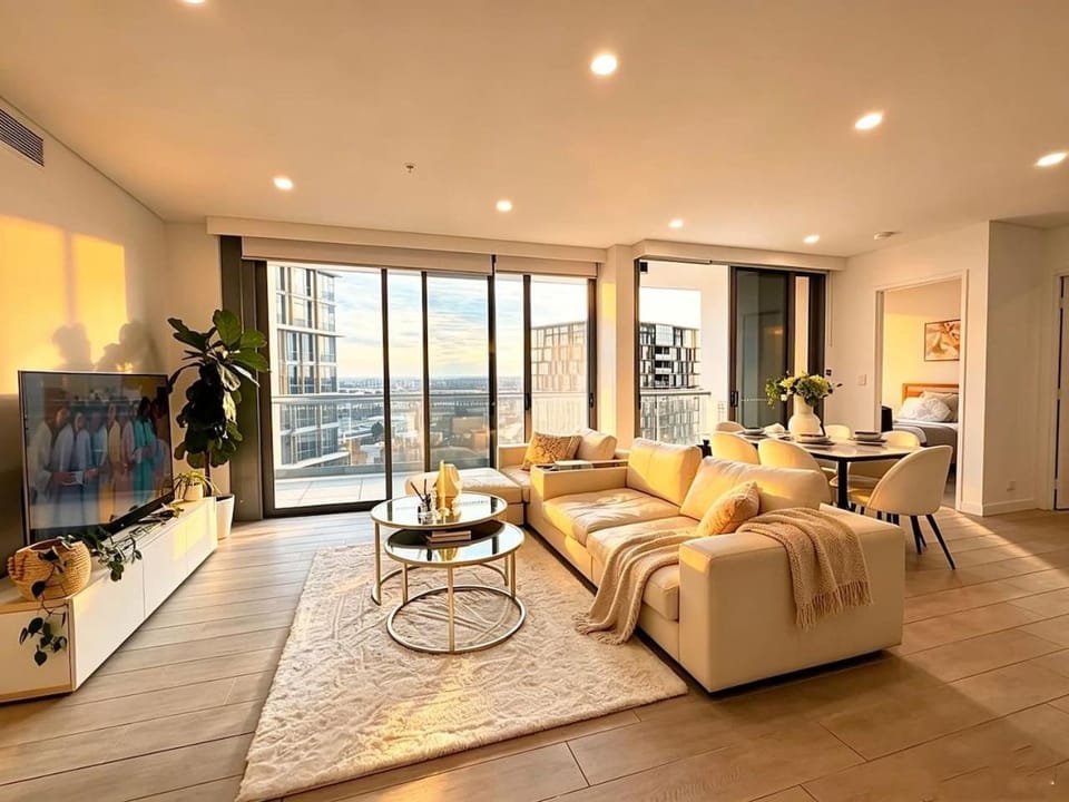 TV and multimedia, Living room, Evening entertainment