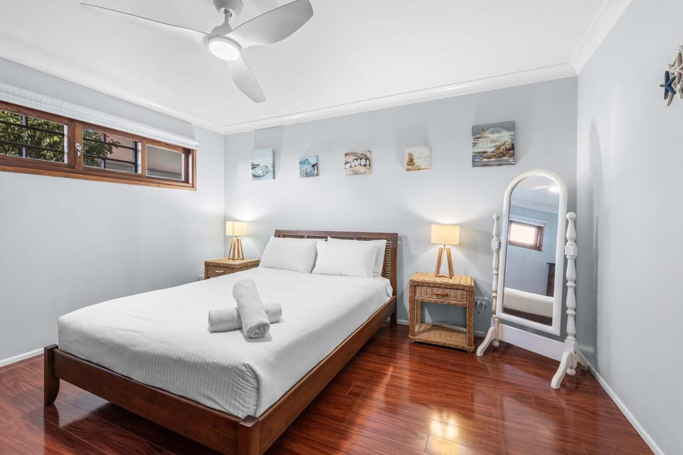 Sunny Bayside Escape in Lota House in Brisbane