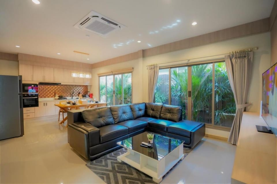 New Modern 2BR Pool Villa in Peaceful Rawai Villa in Rawai