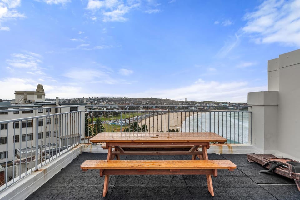 Property building, Balcony/Terrace, Sea view