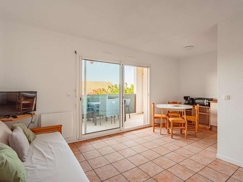 Appartement avec piscine collective, parking - 4 pers. - FR-1-3-642 Apartment in Biarritz