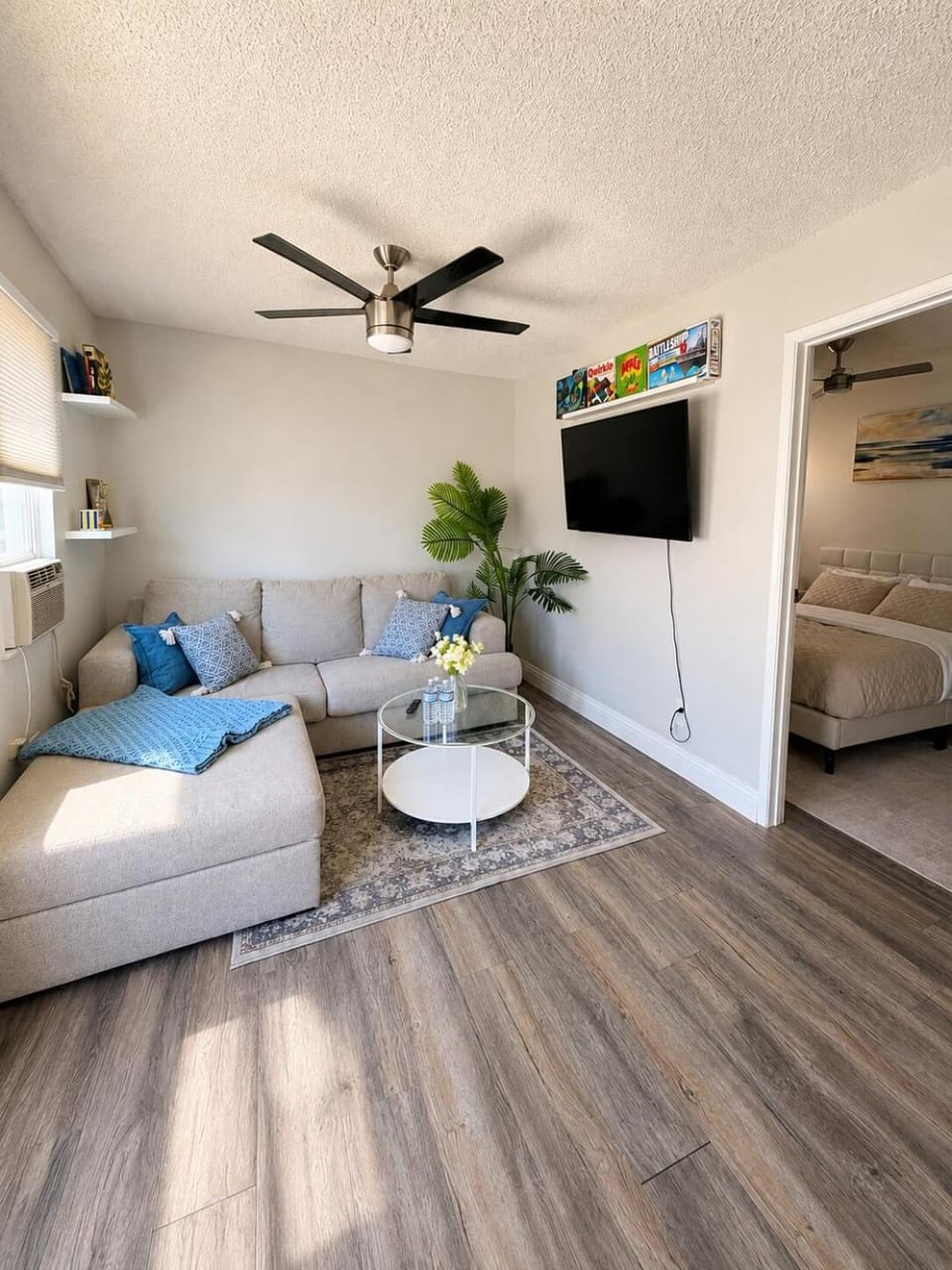 TV and multimedia, Living room, Photo of the whole room, Seating area, Evening entertainment