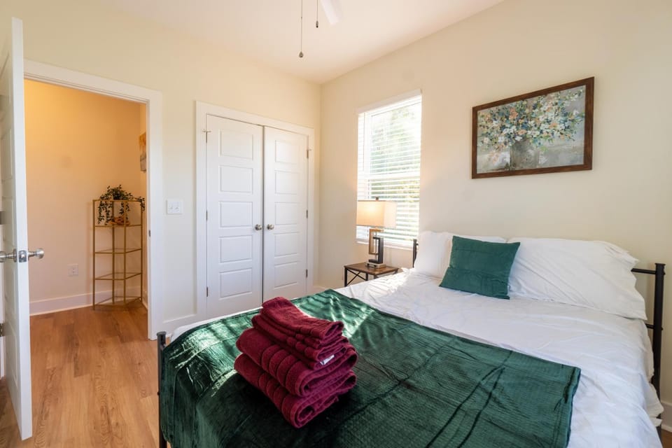 Queen BedPool TableWi-FiDowntownWilmington Apartment in Wilmington