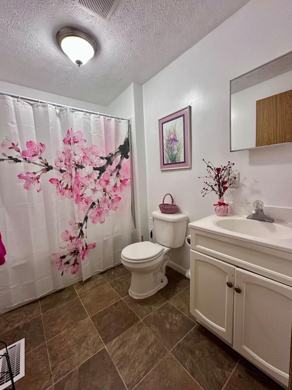 Downtown 2 BR Cottage Close to IU House in Bloomington