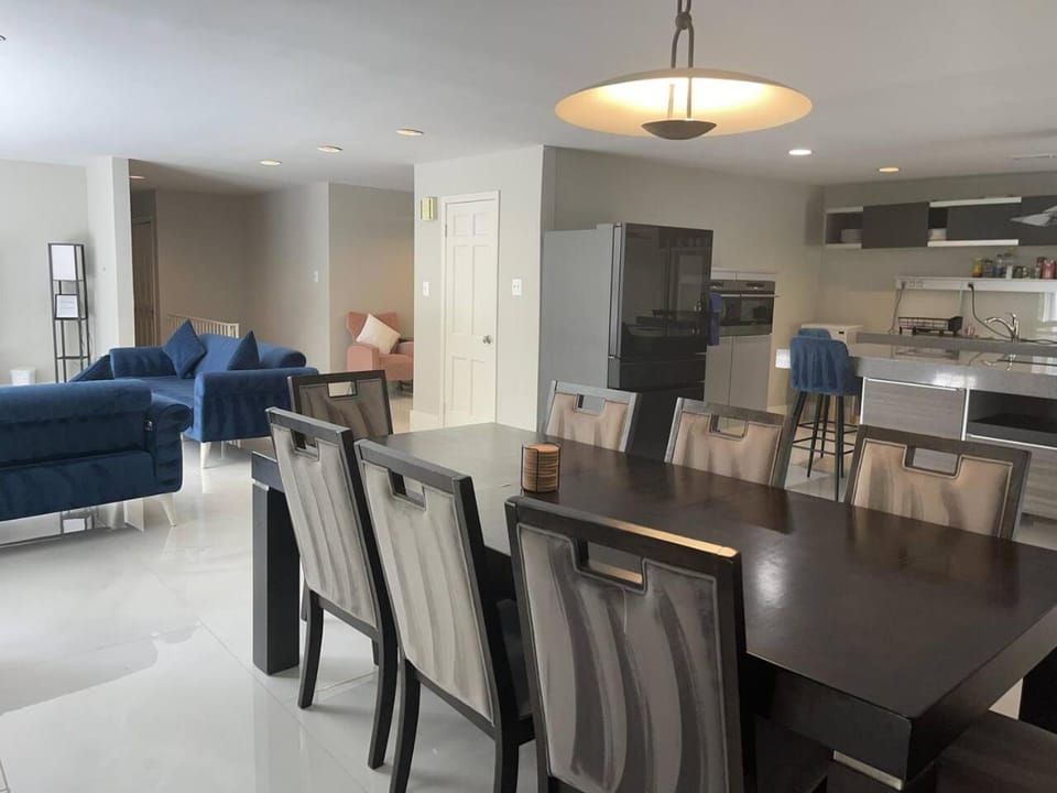 Prime Bethesda Location Easy Access to DC MTR House in Bethesda