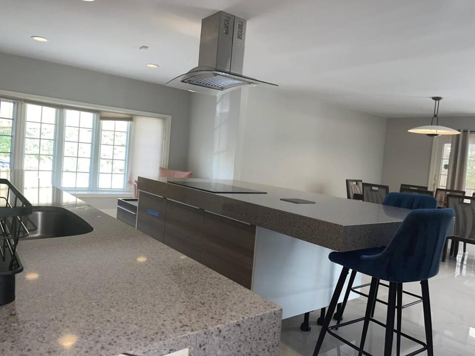 Prime Bethesda Location Easy Access to DC MTR House in Bethesda