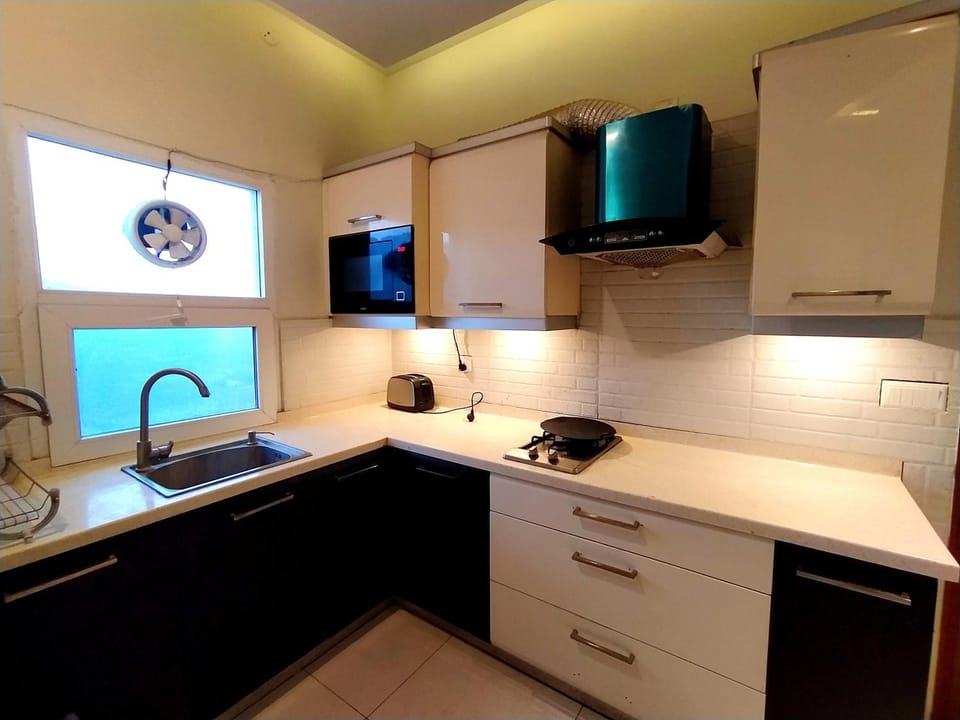 Kitchen or kitchenette, microwave, stove, kitchen