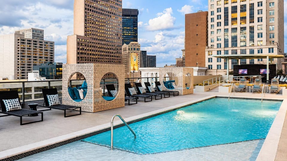 Suite City View2BR HighrisePoolBalconyAquarium Apartment in Atlanta