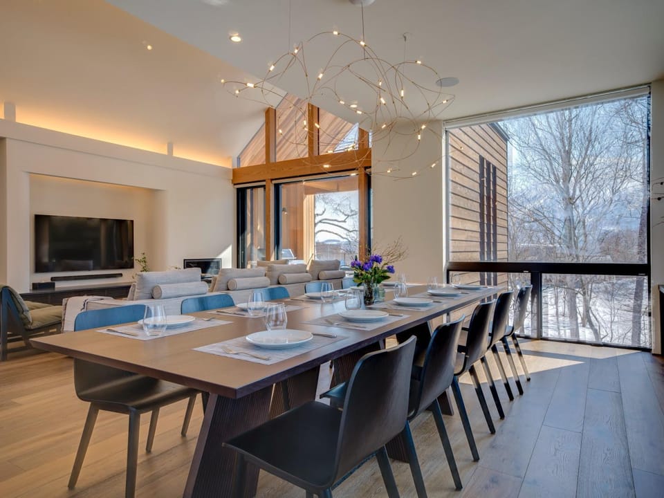 TV and multimedia, Seating area, Dining area