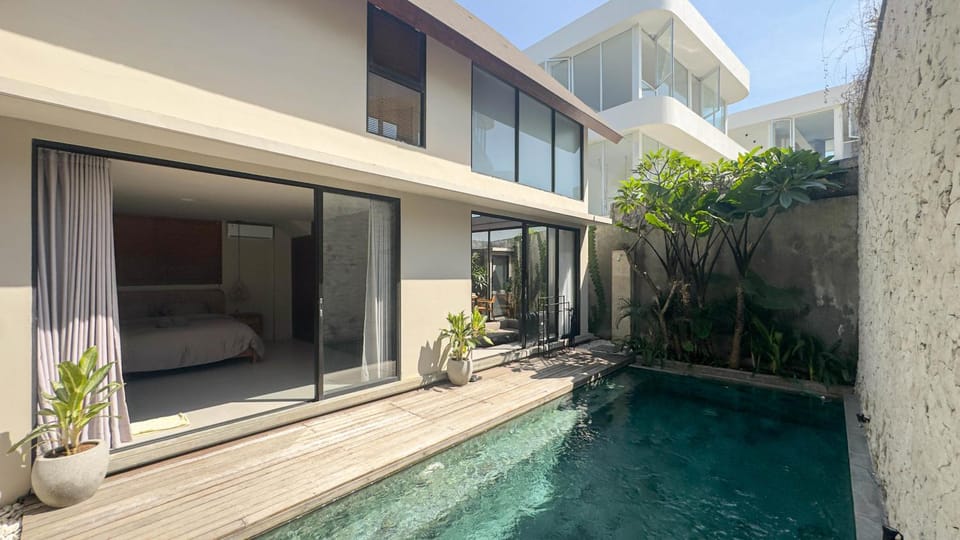 Property building, Pool view, Swimming pool, Swimming pool