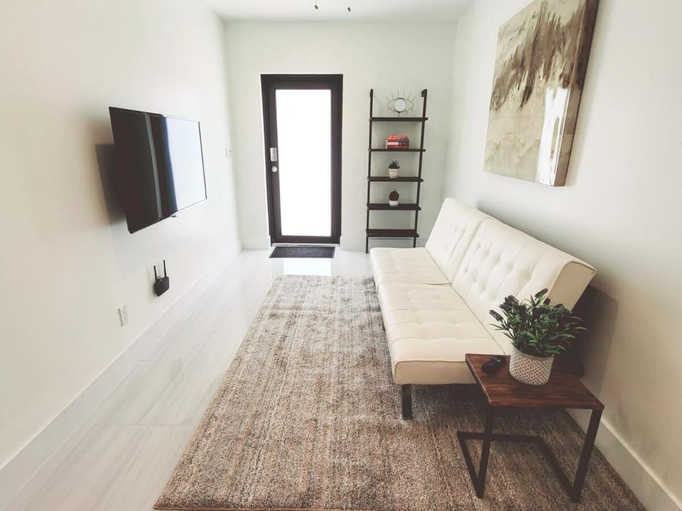 Communal lounge/ TV room, TV and multimedia, Living room, Seating area