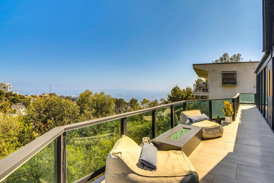Luxe Hollywood Hills A-Frame: Iconic Former Venue! House in Beverly Hills