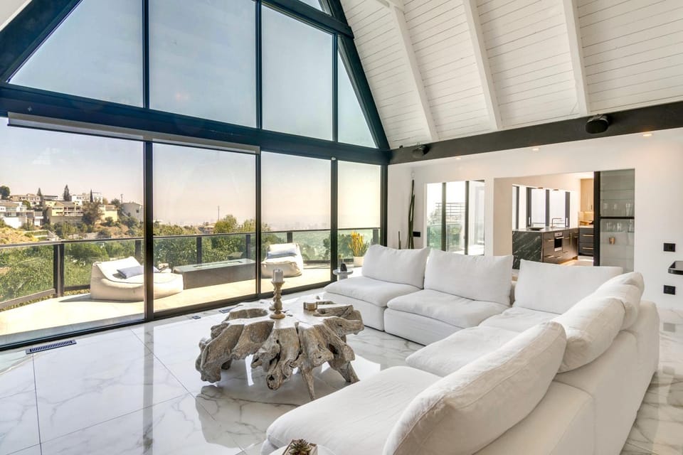 Luxe Hollywood Hills A-Frame: Iconic Former Venue! House in Beverly Hills