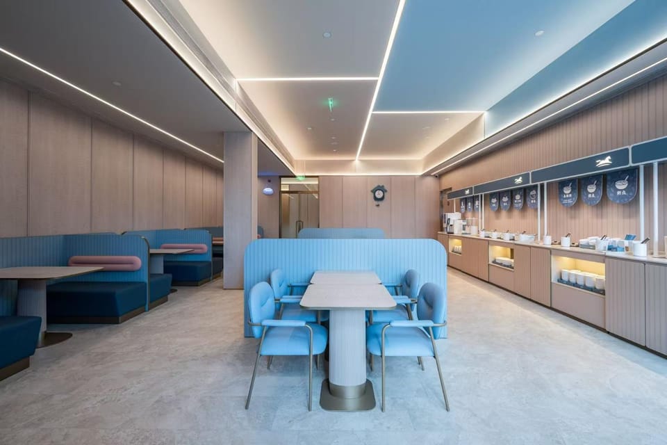 Kitchen or kitchenette, Breakfast
