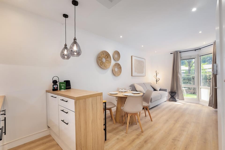 Kitchen or kitchenette, Living room, Dining area