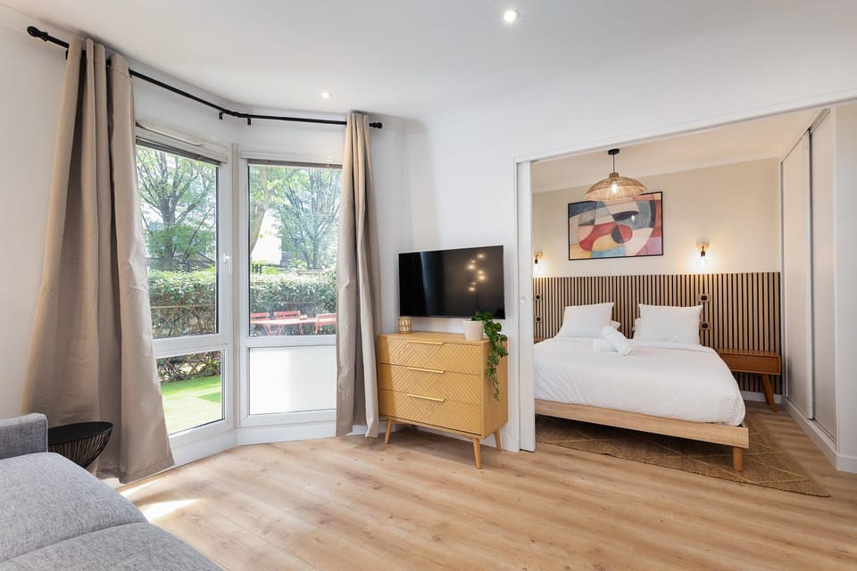 Communal lounge/ TV room, Bed, TV and multimedia, Photo of the whole room, Bedroom