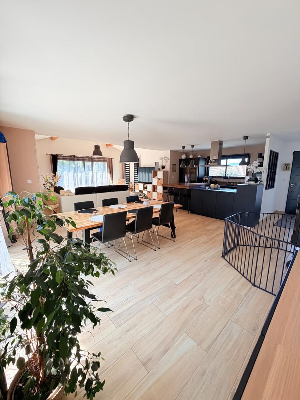 TV and multimedia, Kitchen or kitchenette, Living room, Dining area