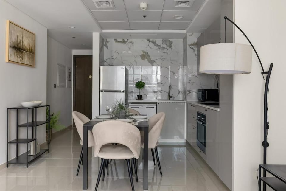 Dining area, oven, stove