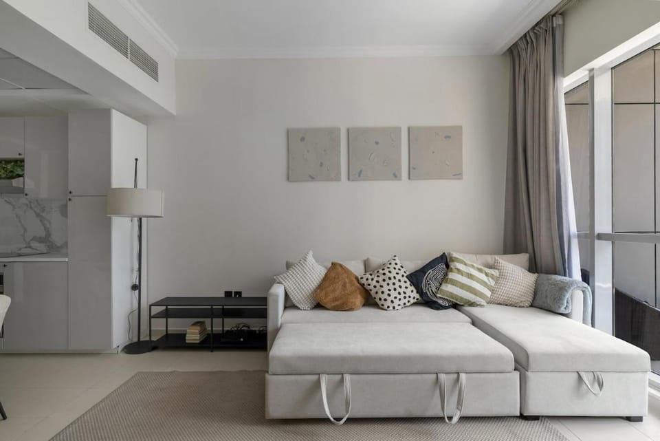 Bed, Living room, Decorative detail, Seating area, flat iron, air conditioner