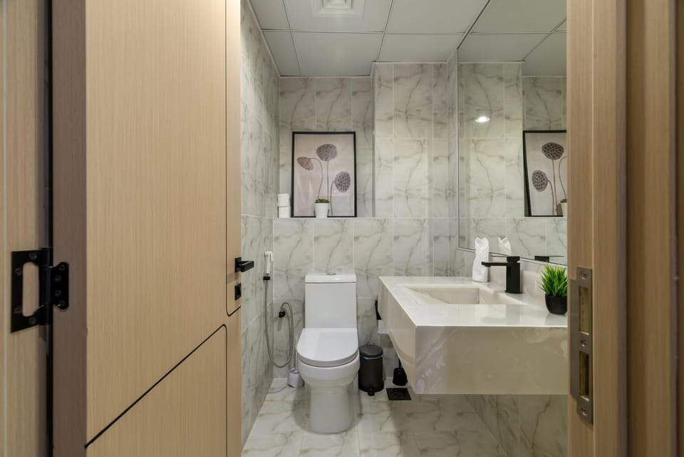 Toilet, Decorative detail, bidet