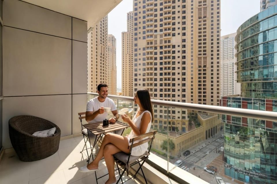 View (from property/room), Balcony/Terrace, Seating area, City view, Street view
