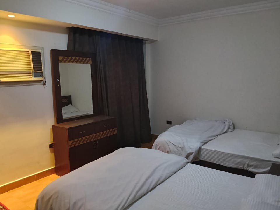 شقه فندقيه على كورنيش النيل بالعجوزه Apartment in Egypt