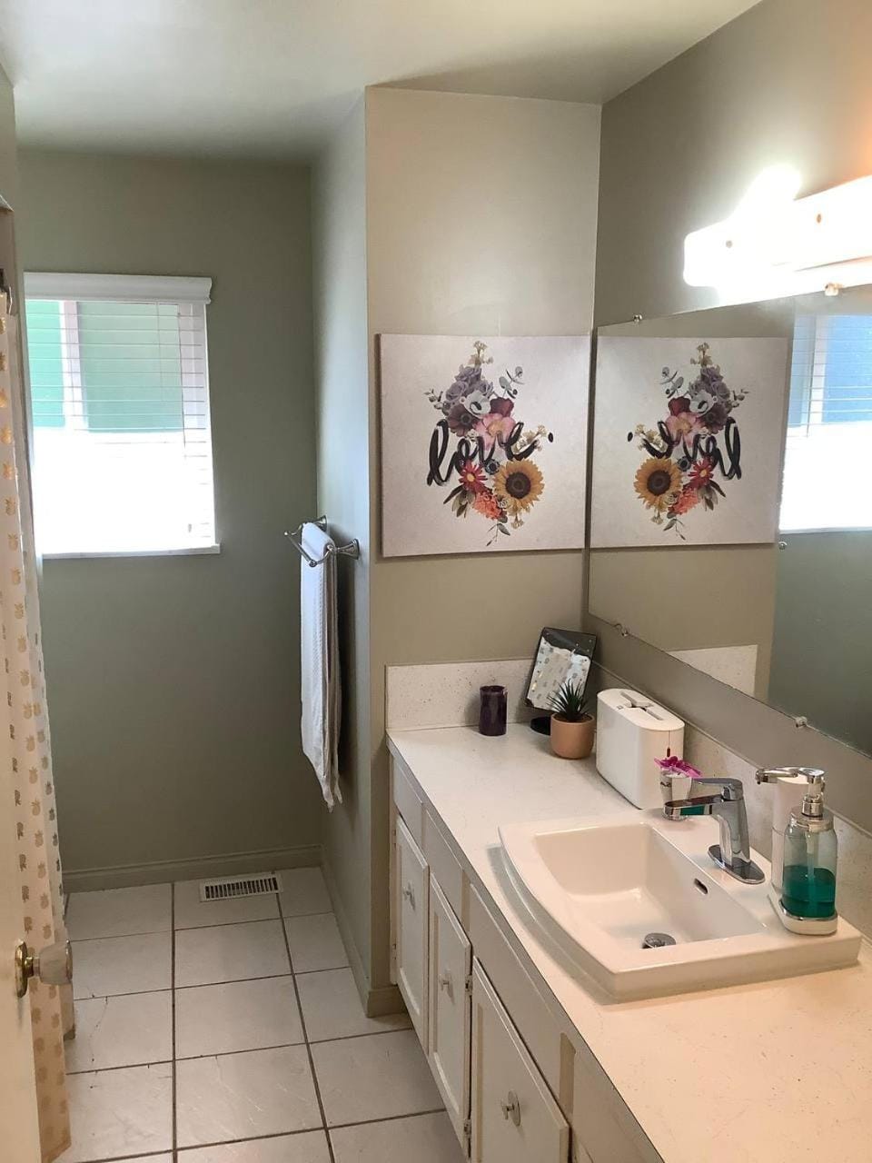 Cozy nest Apartment in Port Coquitlam