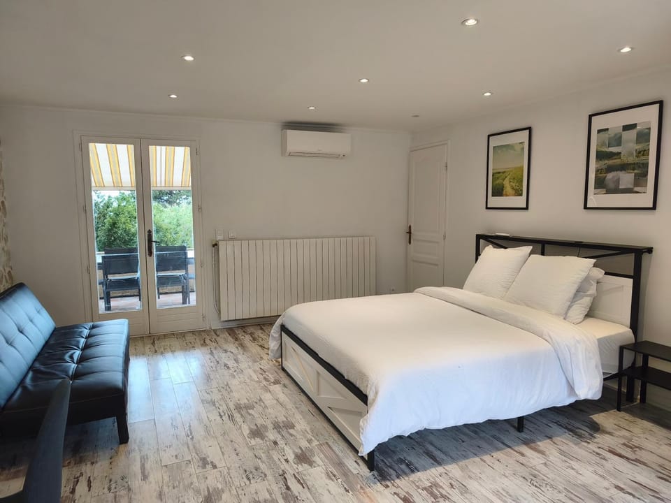 Location saisonnière Studio prestige avec terrasse Climatisation Parking privé 2 à 3 personnes Tourrettes Fayence Apartment in Fayence
