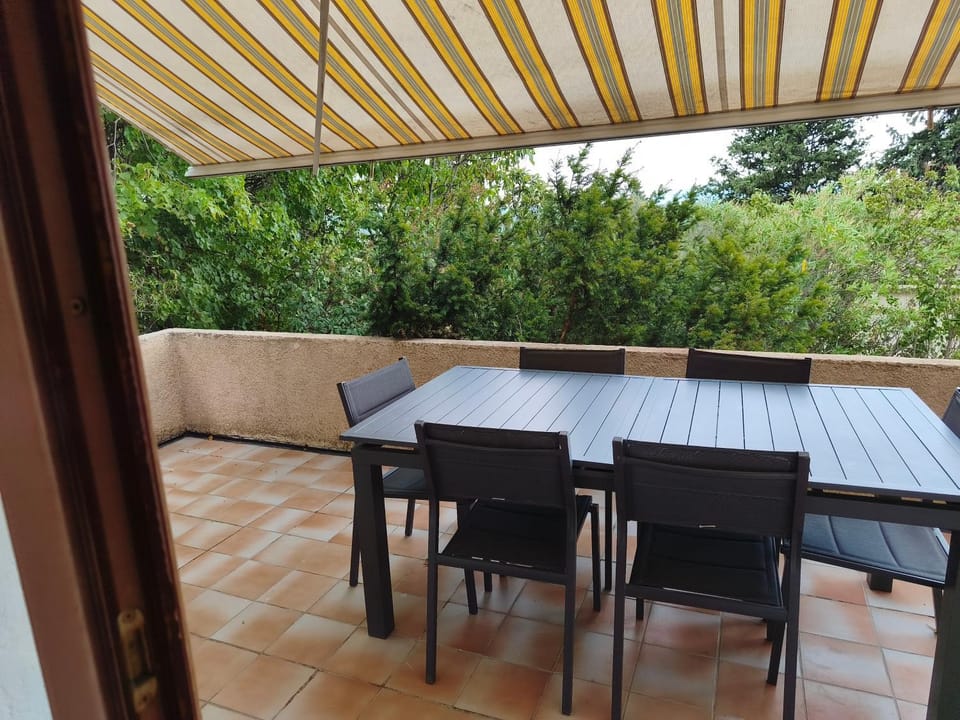 Location saisonnière Studio prestige avec terrasse Climatisation Parking privé 2 à 3 personnes Tourrettes Fayence Apartment in Fayence