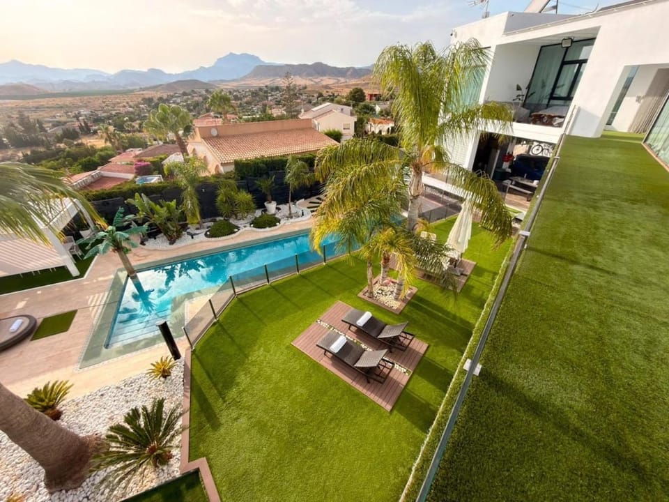 Chalet de lujo- Piscina-gym-sauna y jacuzzy Villa in Alacantí