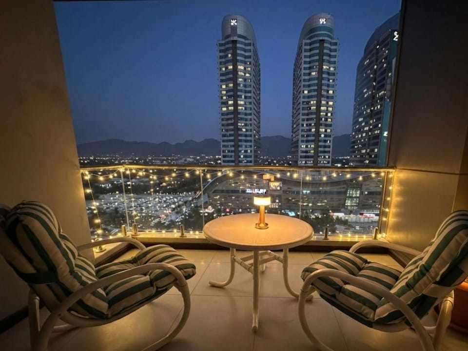 Night, View (from property/room), Balcony/Terrace, Living room, Seating area, City view