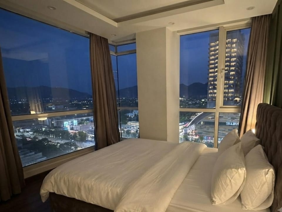 Bed, Photo of the whole room, Bedroom, City view
