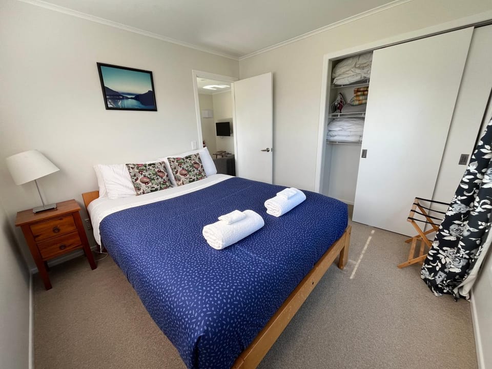 Bedroom, towels, wardrobe