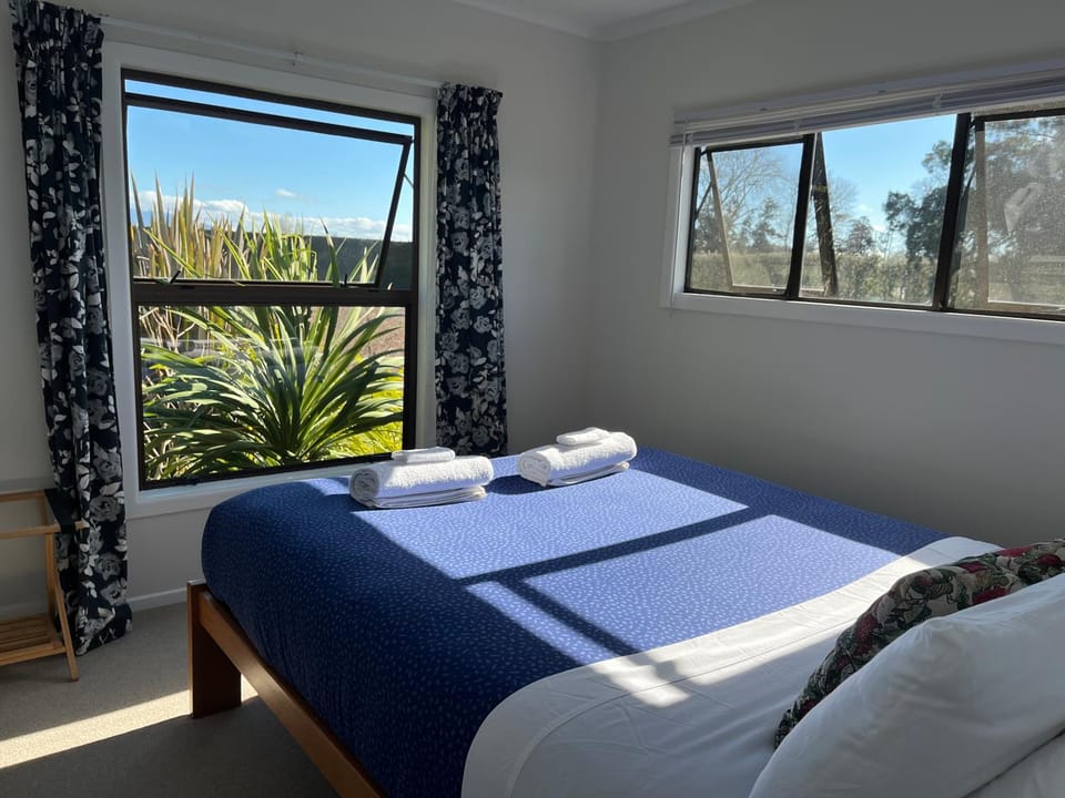 Bedroom, towels