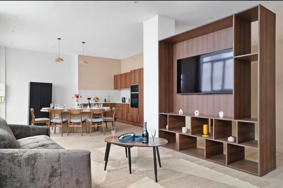 Communal lounge/ TV room, Communal lounge/ TV room, TV and multimedia, Kitchen or kitchenette, Living room, Seating area, Dining area, Evening entertainment, minibar
