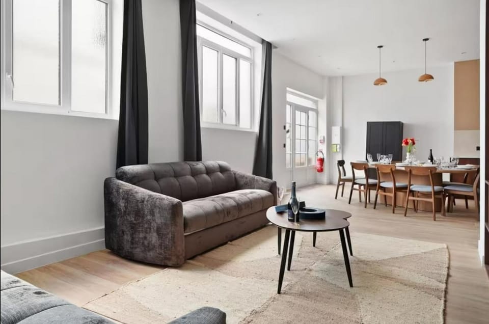 Communal lounge/ TV room, TV and multimedia, Living room, Seating area, Dining area