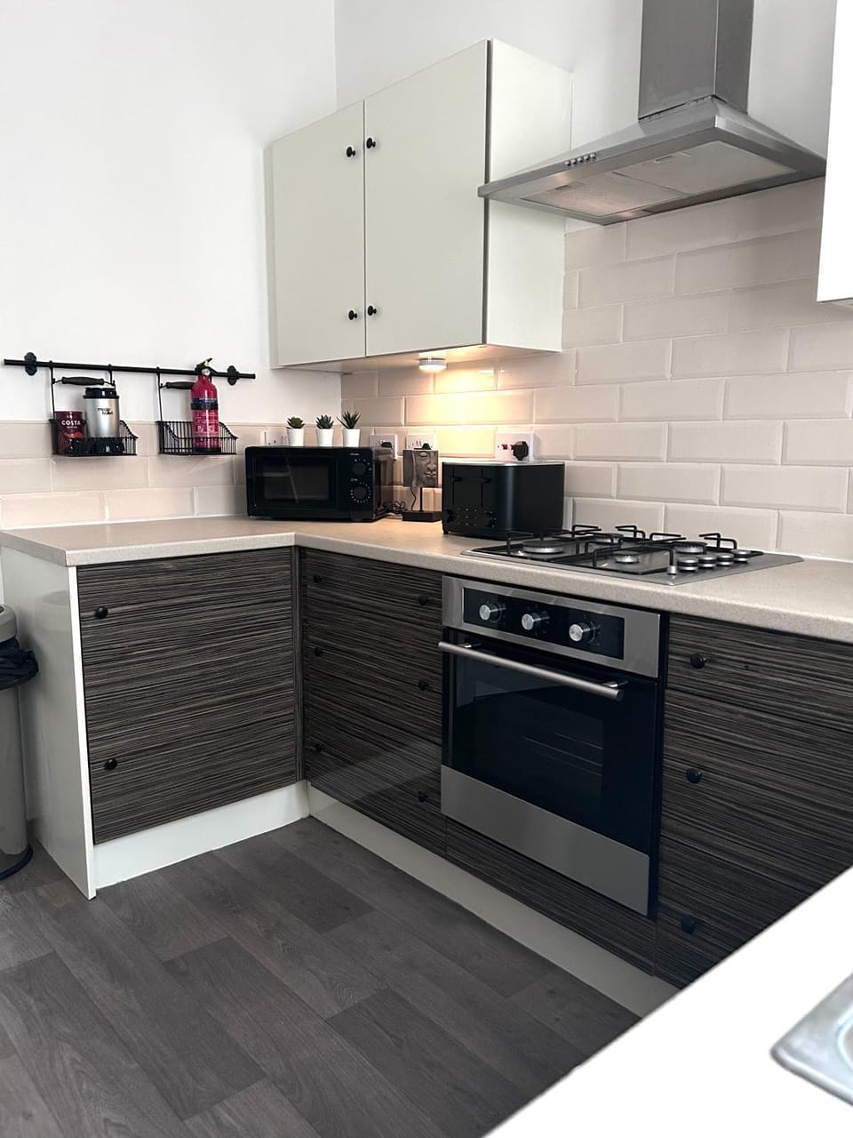 Coffee/tea facilities, Kitchen or kitchenette, stove, toaster
