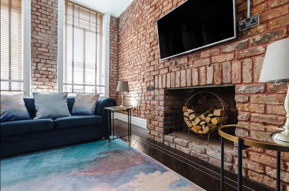Communal lounge/ TV room, TV and multimedia, Living room, Seating area, Evening entertainment