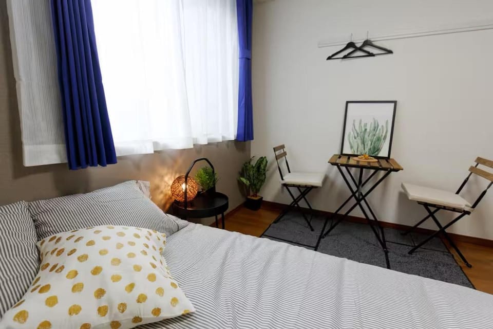 GS102 Ground Floor Open Plan Home Double Bed Private Kitchen and Bath Sleeps 2 Apartment in Japan