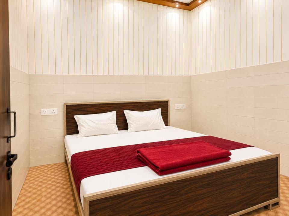 Usha Atithi Niwas Near By Jain Mandir Walking Distance Shree Ram Mandir 150mtr NON AC Rooms Available Bed and Breakfast in Uttar Pradesh
