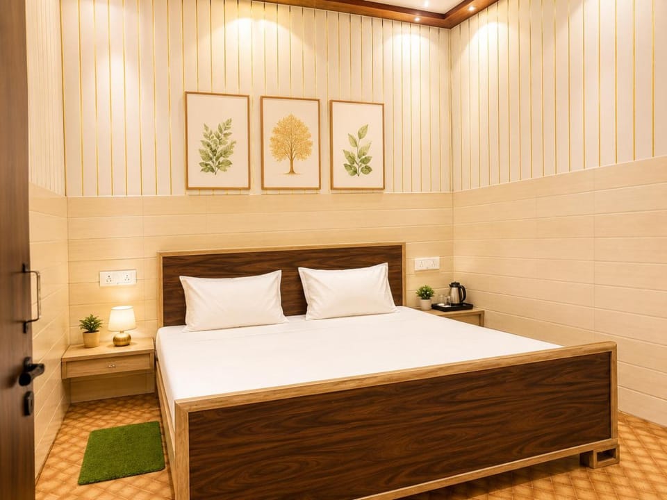 Usha Atithi Niwas Near By Jain Mandir Walking Distance Shree Ram Mandir 150mtr NON AC Rooms Available Bed and Breakfast in Uttar Pradesh