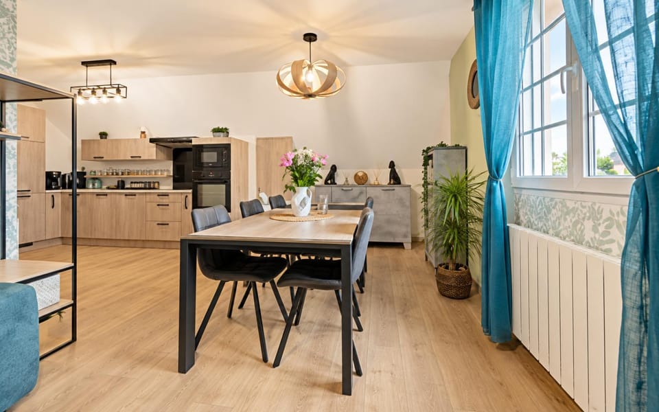 Dining area, oven, kitchen