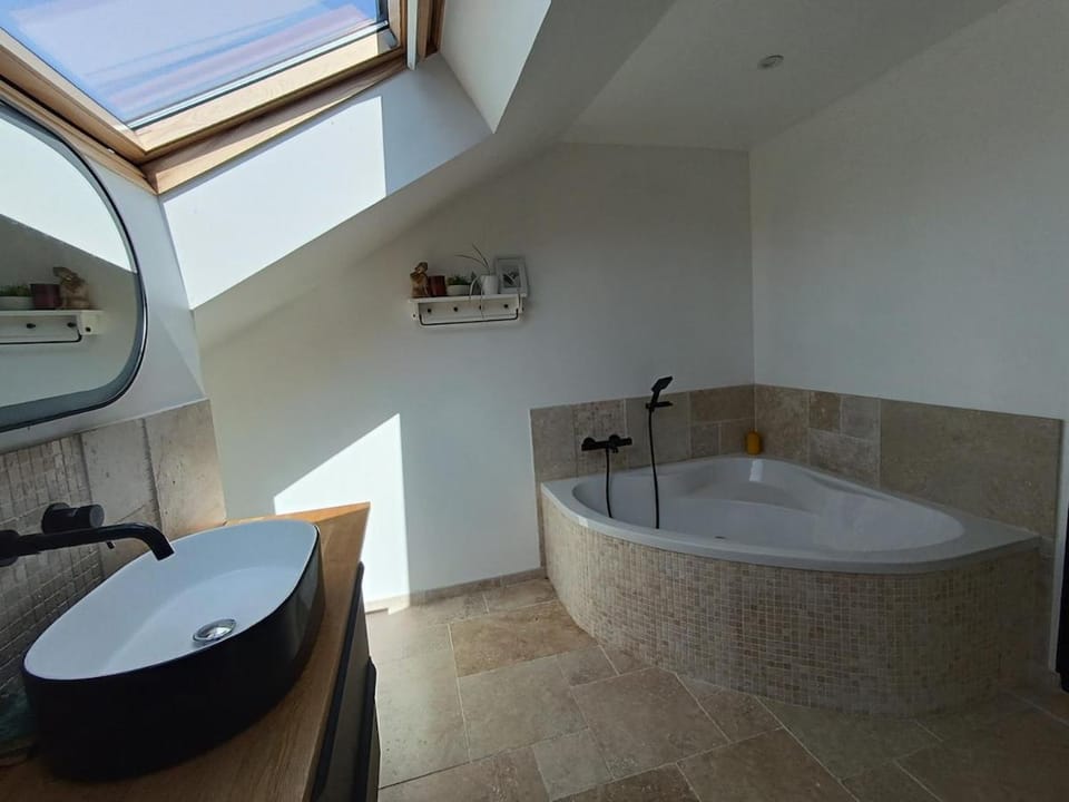 maison spacieuse avec Spa et cinéma pour famille ou groupe House in Brittany