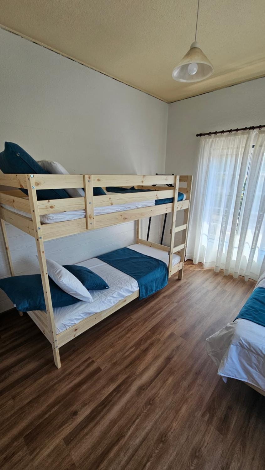 Bedroom, bunk bed