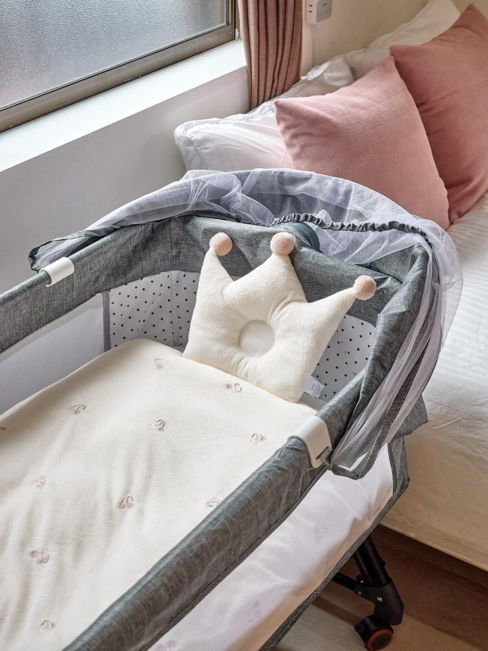 Bedroom, cot